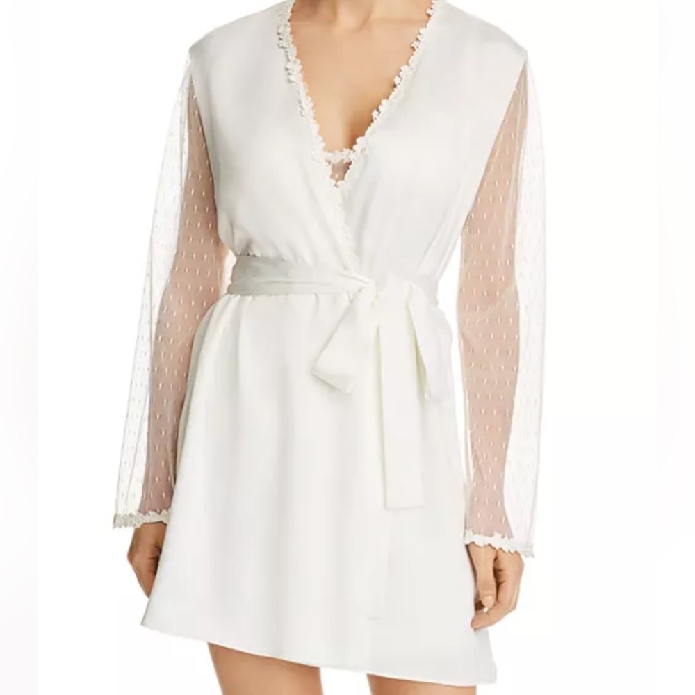 Elegant White Bridal Robe with Sheer Sleeves and Back